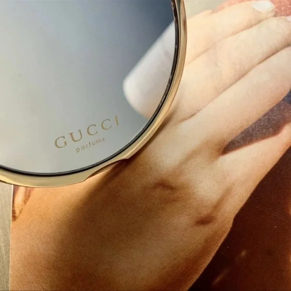 π» New Compact Gucci Mirror and Lil Book of Gucci - Picture 9 of 10